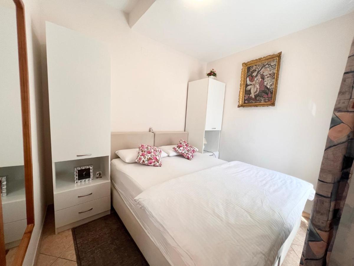 Apartments Tereza Novigrad Istria Esterno foto